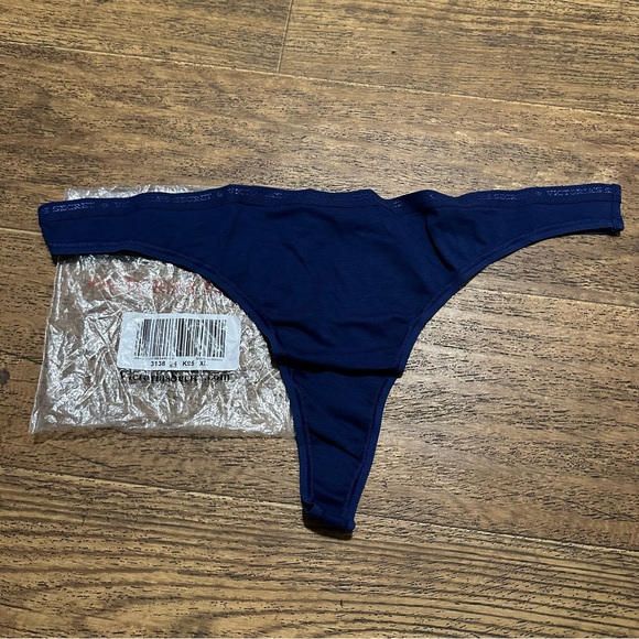 VICTORIA'S SECRET COTTON STRETCH THONG NWT/NIP XL - Picture 1 of 4
